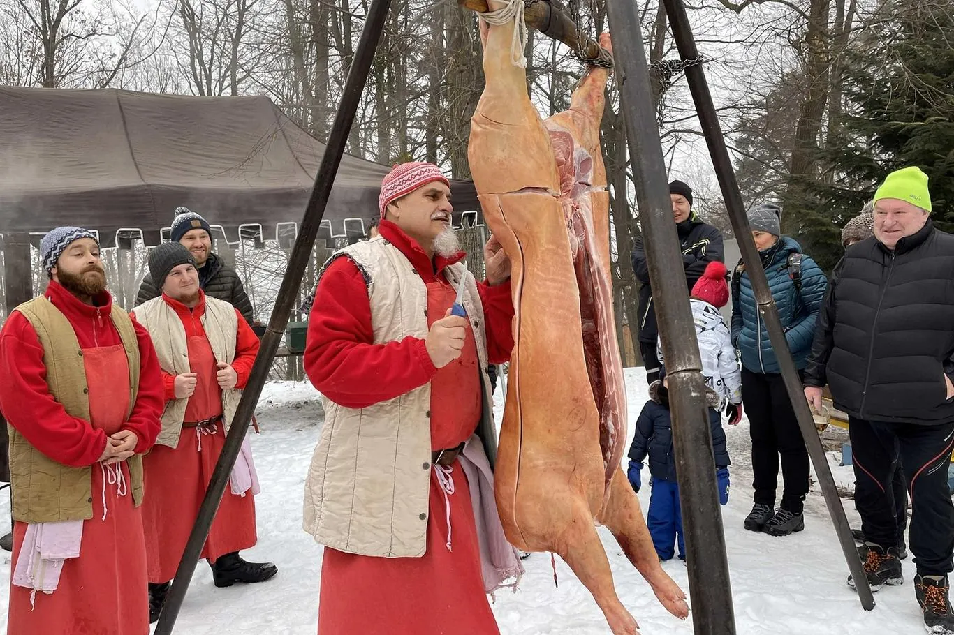 Valašská hospoda ve Frenštátě hostila zabijačku. Řezník Krkovička bavil