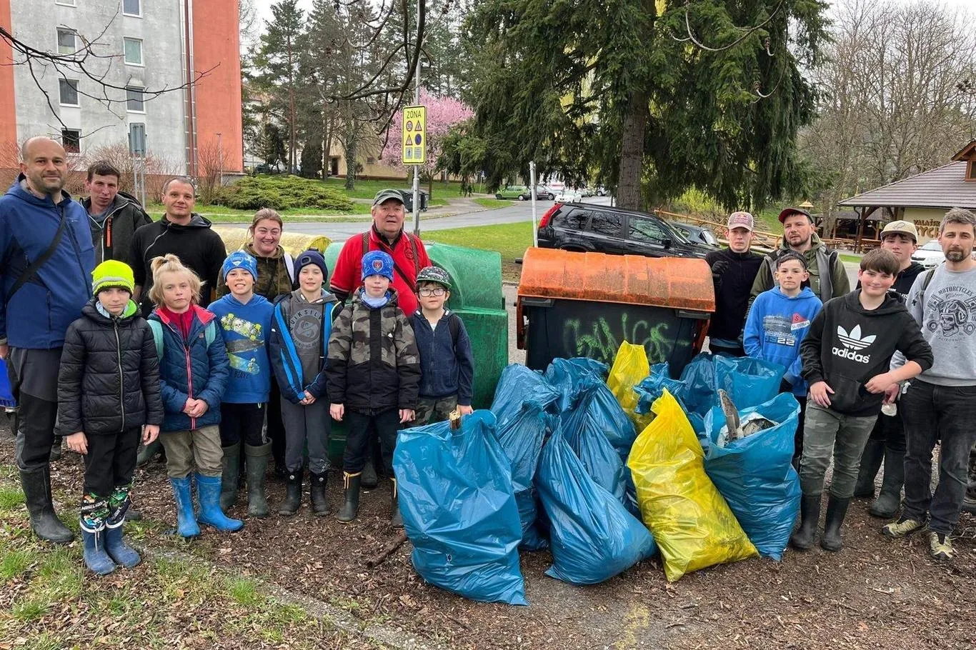 Mladí rybáři z Astry uklidili část Lubiny a Lomnou